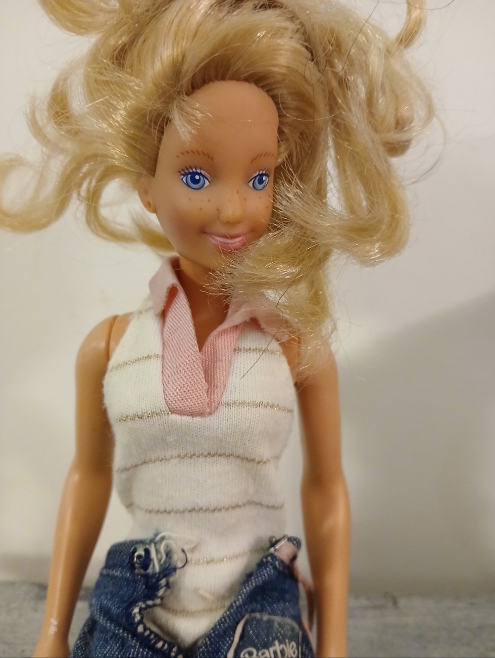 Vintage Barbie With Bendable Knees In Vintage Barbie Branded Outfit - Picture 3 of 6